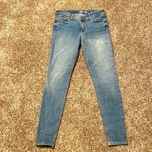 Old navy rockstar super skinny mid rise jeans.